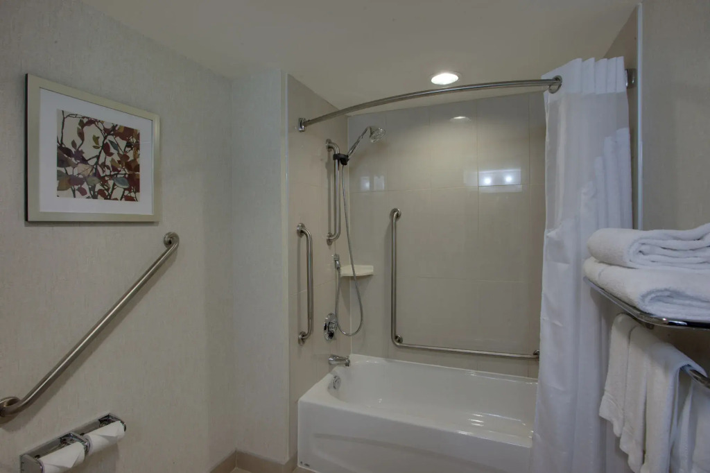 Holiday Inn Express & Suites Ottawa East-Orleans by IHG