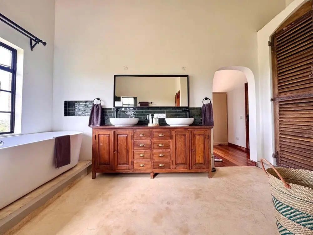 Eco 5 Bedroom 5 Bathroom Nanyuki Farm Villa - 2328