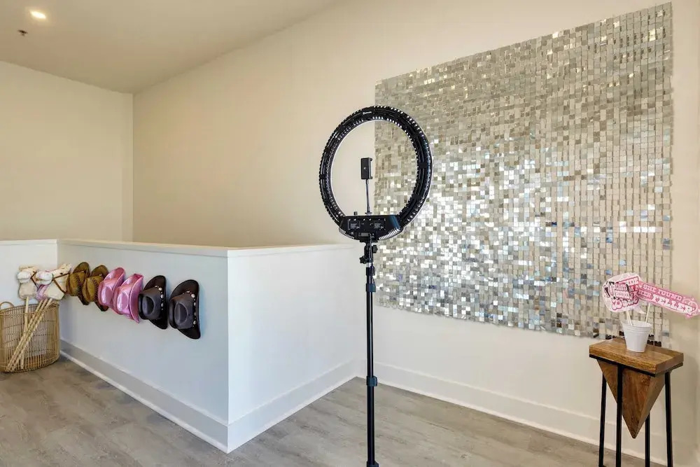 36 Guests on Music Row Bachelorette Suites + Glam Room 5 Minutes to Downtown