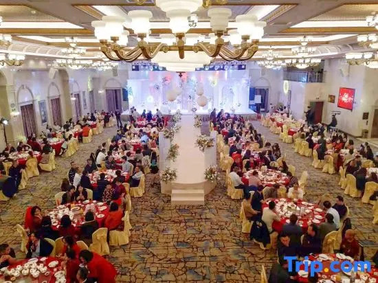 Longfeng Sports Theme Hotel