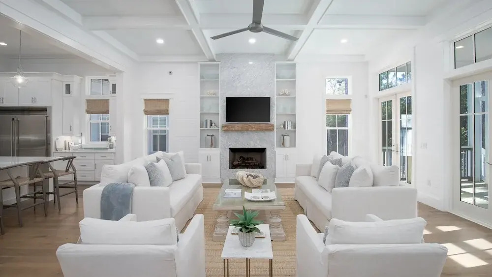 Emerald Elegance by Avantstay 5 Mins TO Beach w/ Chefs Kitchen, Pool & Bbq!