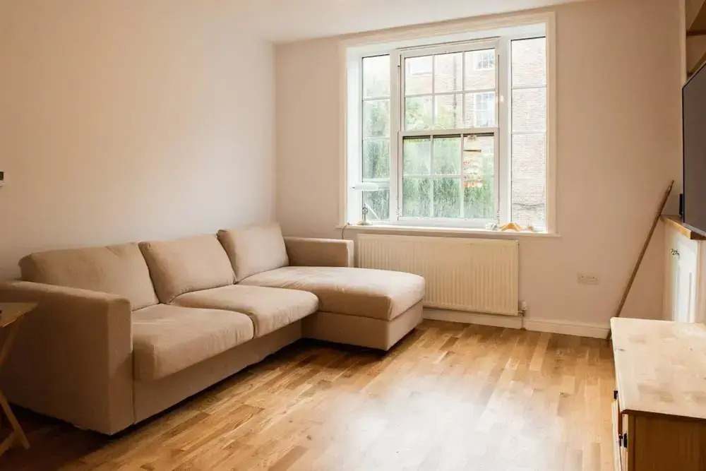 Modern 2 Bedroom Flat in Prime Waterloo Location