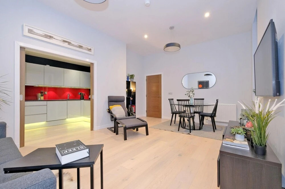 Stunning Central Two Bedroom Executive Apartment