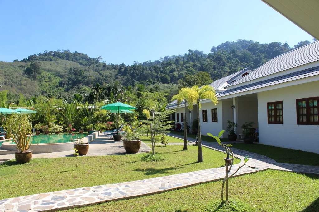 Villa Colina Khao Lak Rooms and Bungalows