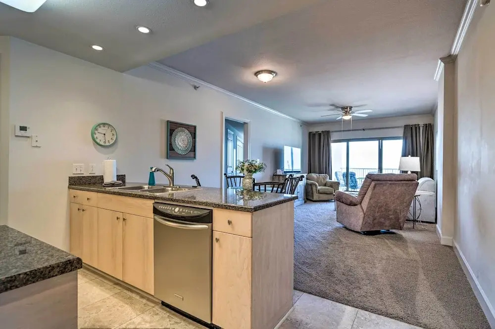 Sunny Beachfront Biloxi Condo w/ Resort Amenities!