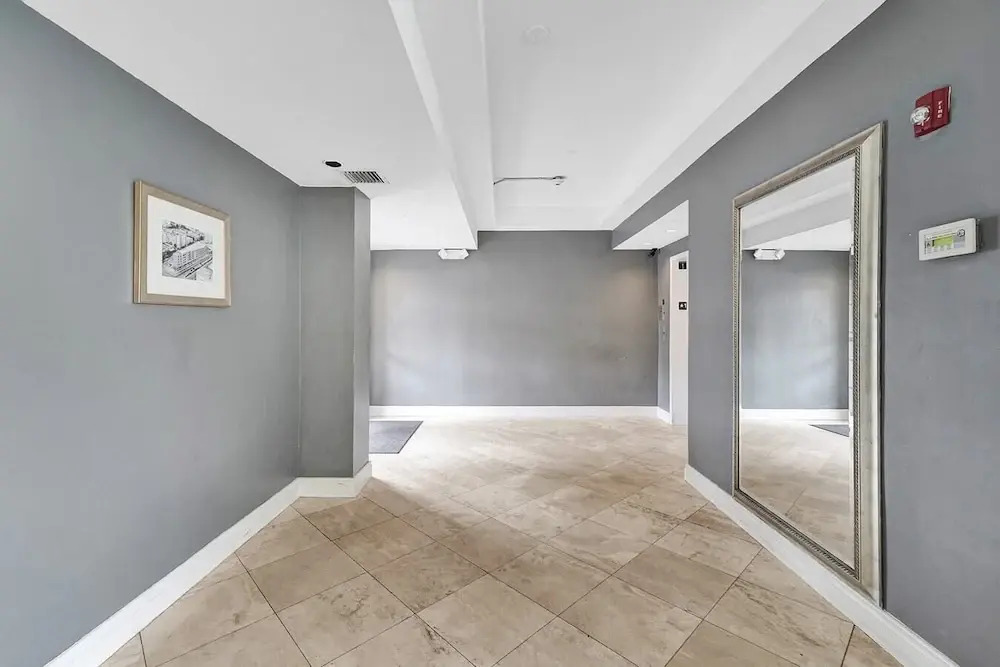 Ocean Dr 1BR Miami Beach Getaway