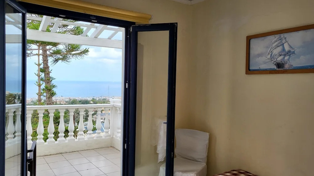 Gorgeous Studio for 2 people, Swimming Pool and Sea View