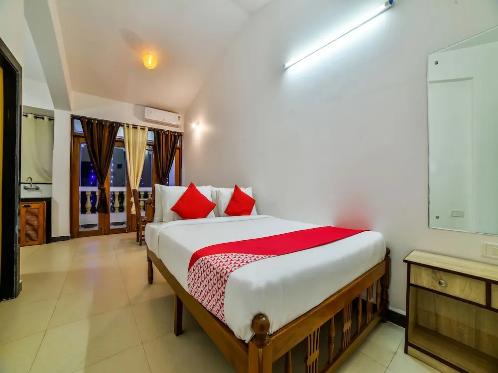 OYO 28305 Sunset Holiday Homes