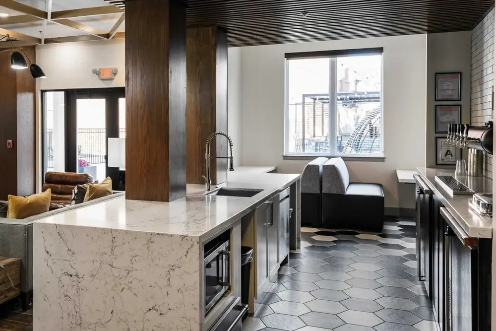 Steelyard - Modern Soulard Apts with Pool by Zencity
