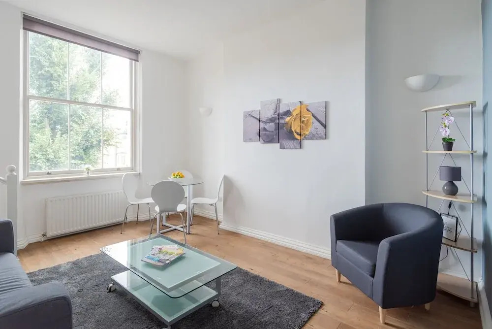 Bright 2BR Flat With Terrace Near Earls Court st