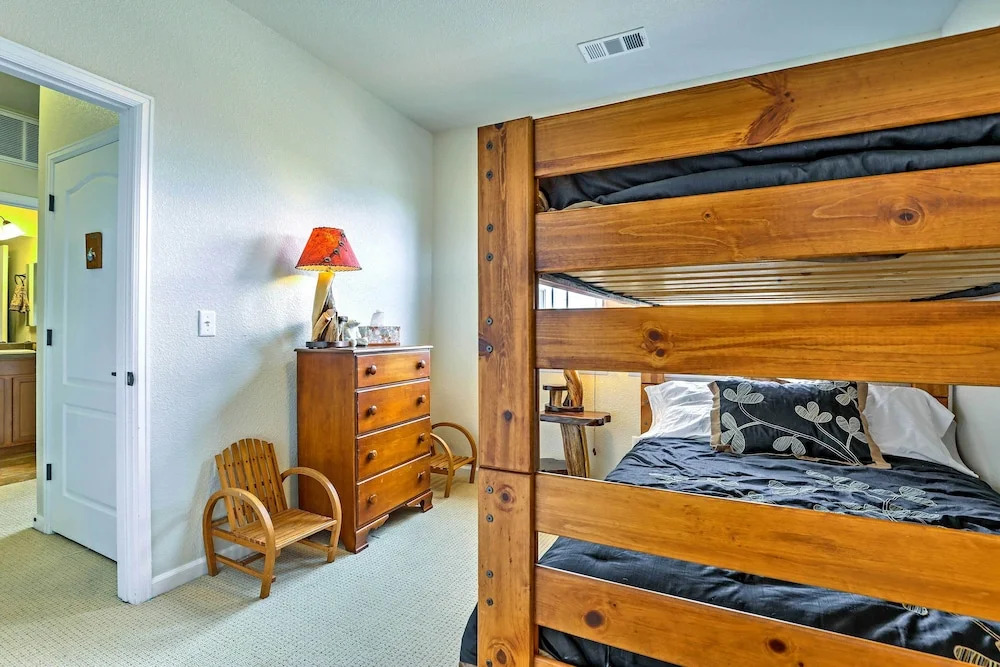 18 Mi to Winter Park: Granby Condo w/ Covered Deck
