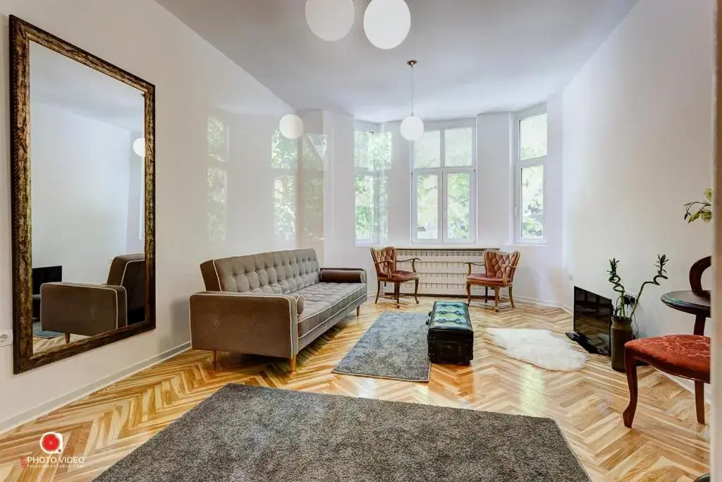 Class Vintage Apartment