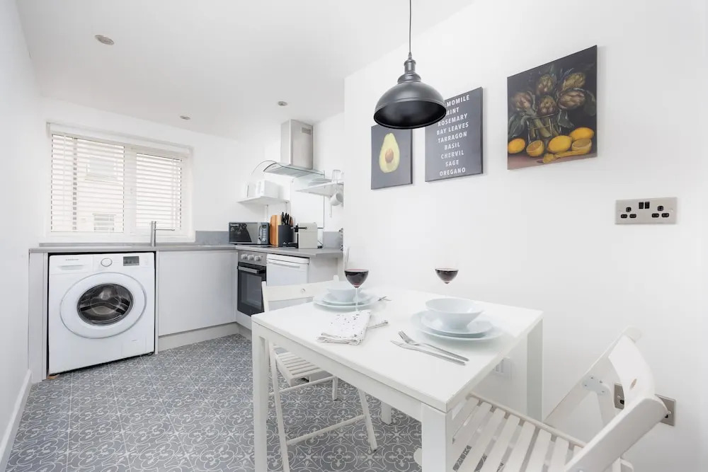 Central Plymouth 2Bed Apartment-Sleeps 4