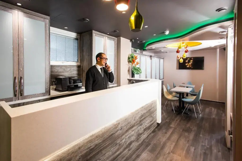 London Court Hotel