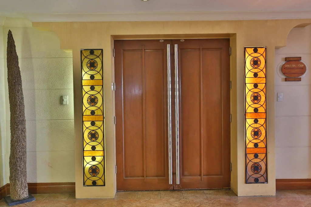 Crown Regency Suites Mactan