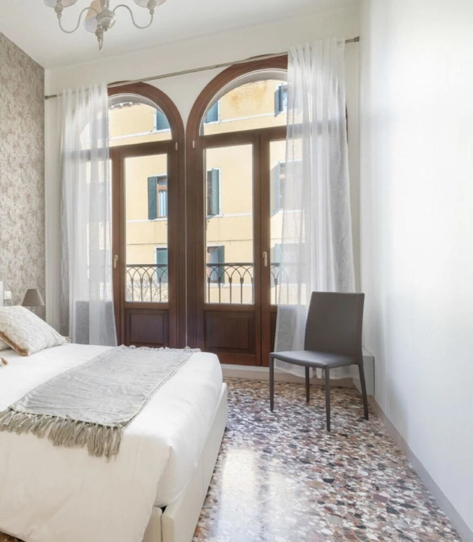 Accademia Charm 2 2 by Wonderful Italy