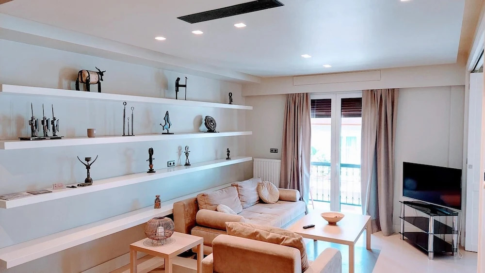 Luxurious Minimal Apartment in Acropolis