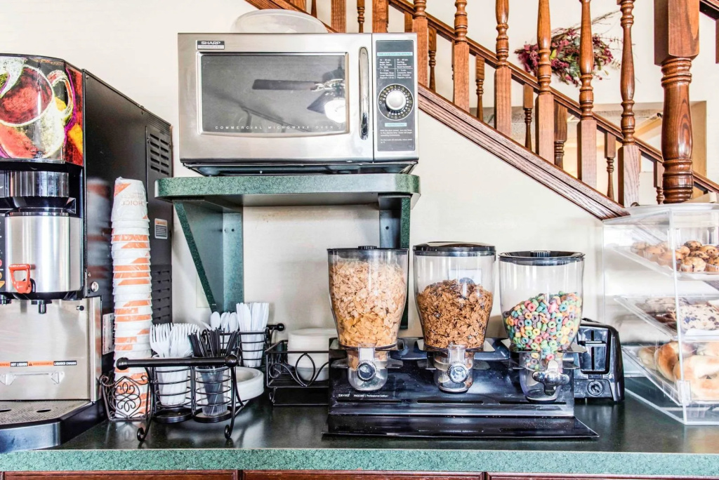 Travelers Lodge & Suites