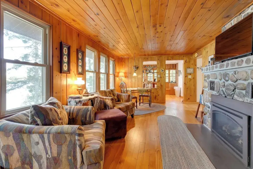 Cozy Lakefront Cabin w/ Indoor Gas Fireplace!