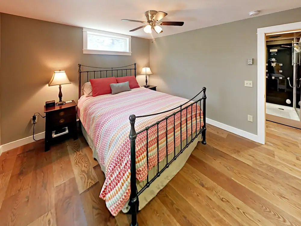 24 Meadow Point Rd Cottage 3 Bedrooms 2.5 Bathrooms Cottage