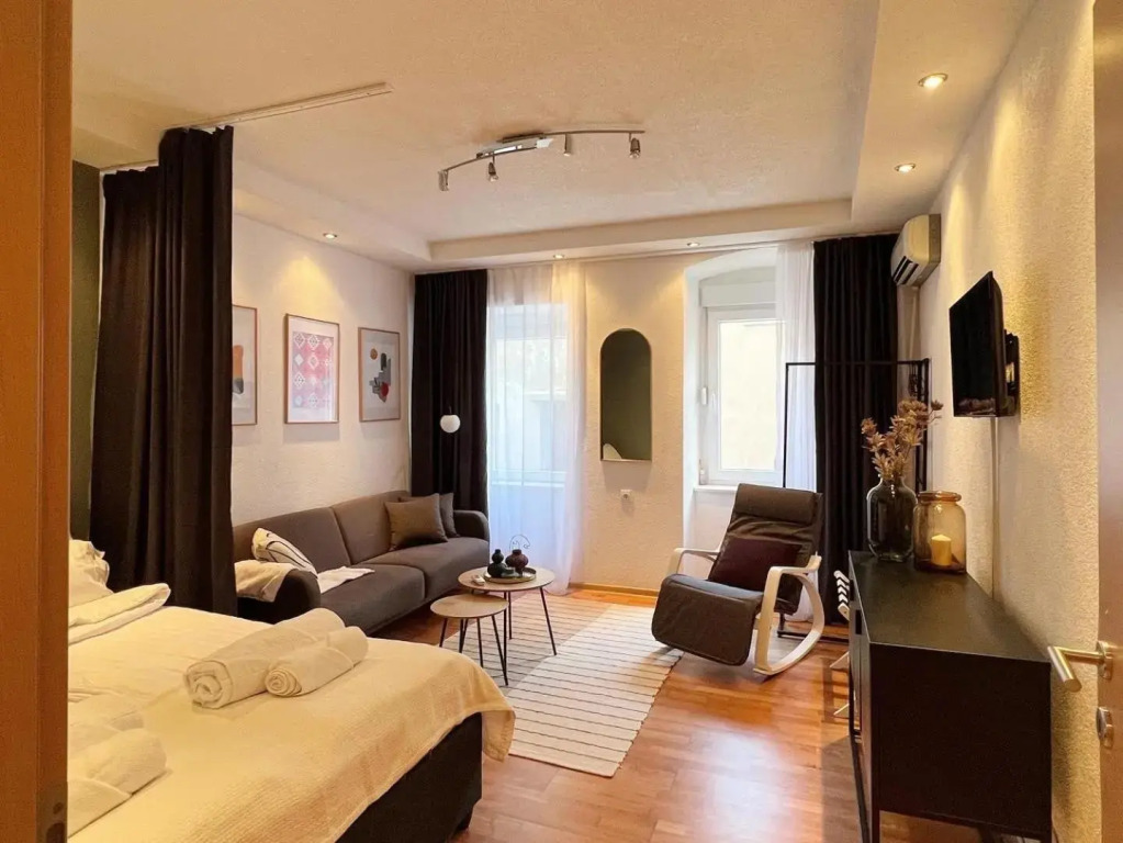 1890's Apartment