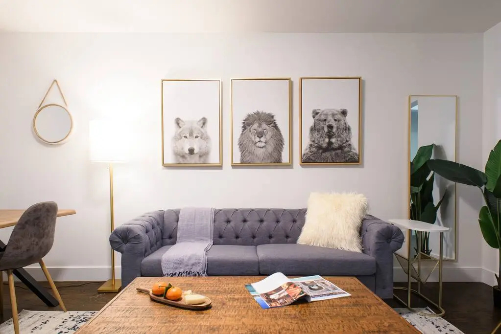 39-3 Newly Renovated 3 BR Prime Midtown Sleeps 6