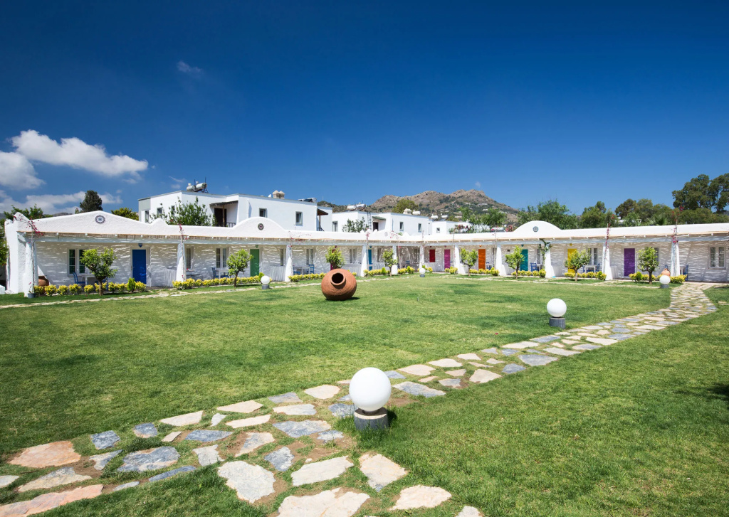 Kefi Beach & Suites
