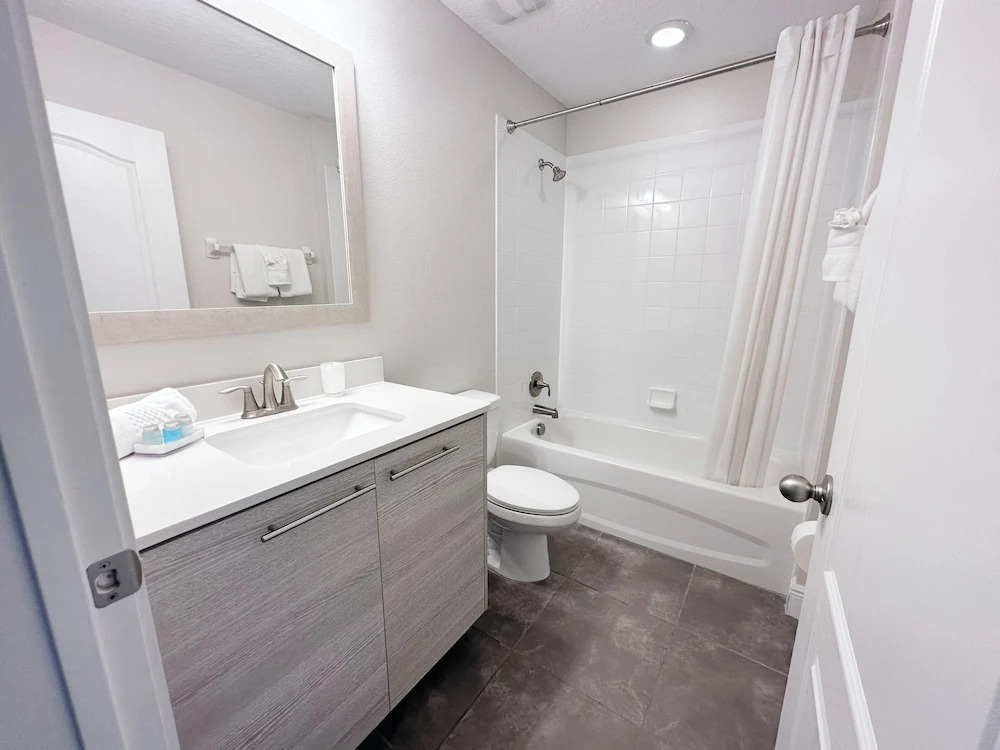 Balmoral Resort-195mcv 4 Bedroom Home by RedAwning