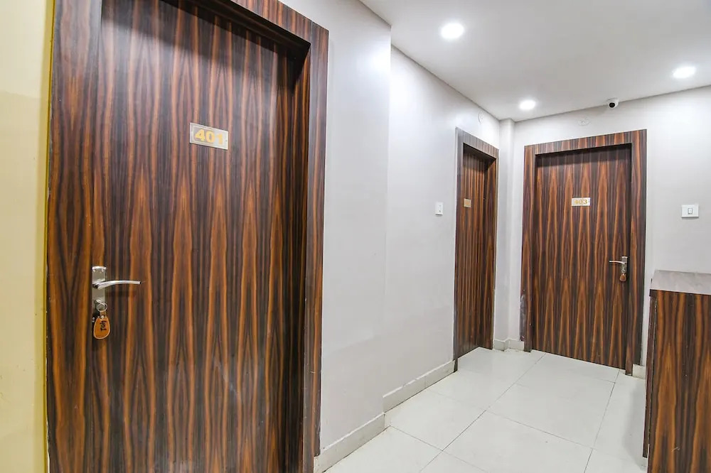 Fabhotel White House I