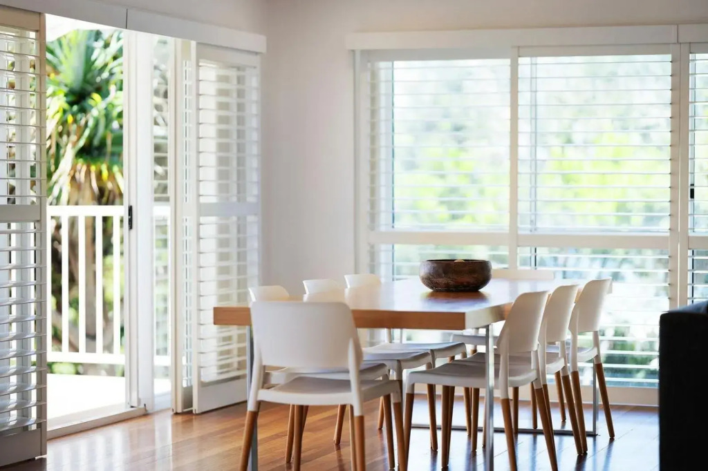 The White House - Central Coolum with Spectacular Ocean Views and WiFi