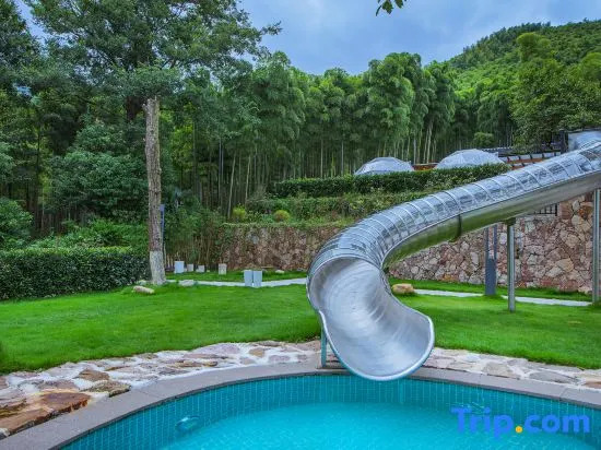 Anji Yunshang Grassland Yuzhu Xiaozhu Hot Spring Homestay