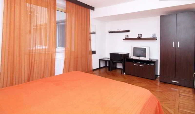 Nek Accommodation