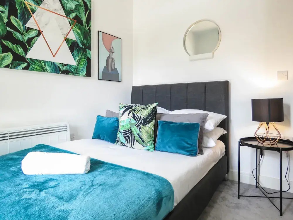 Tudors eSUites Birmingham Apartments Terrace and Private Parking