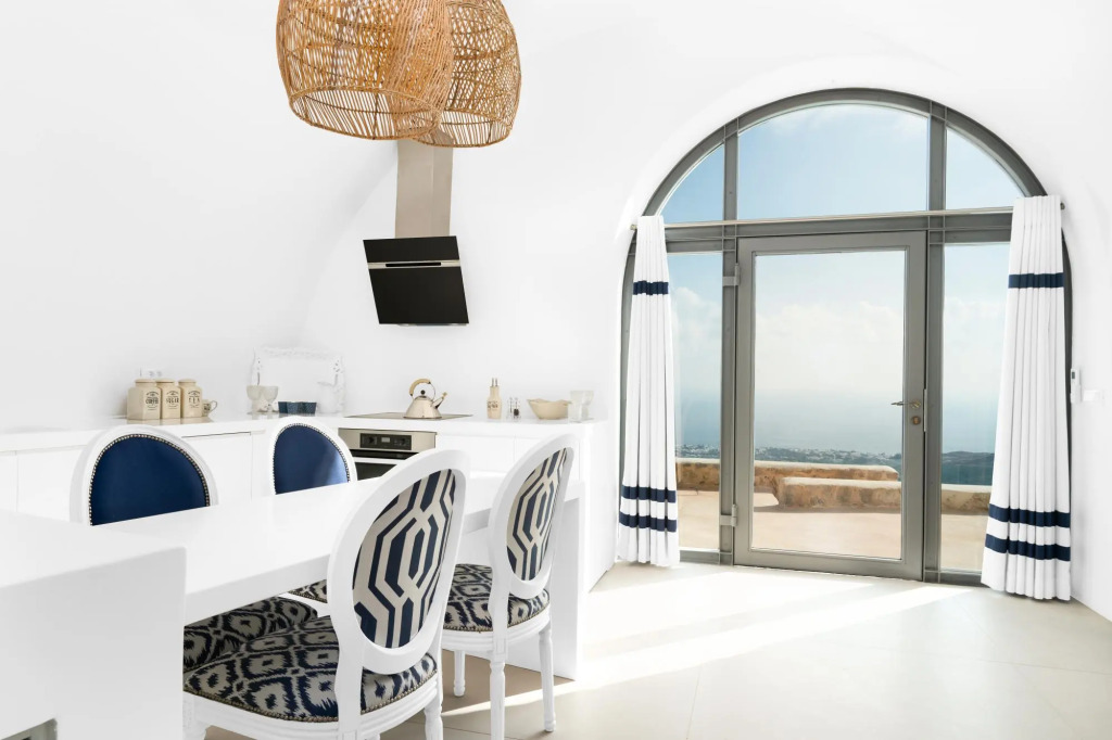 Luxury Villa in Santorini!