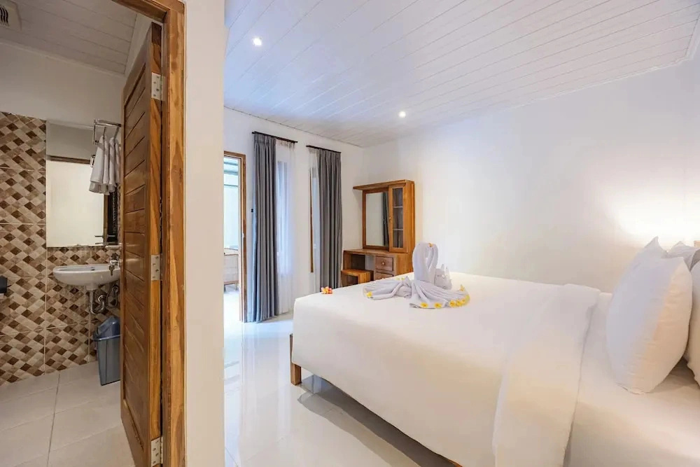 Dhong Livin Uluwatu