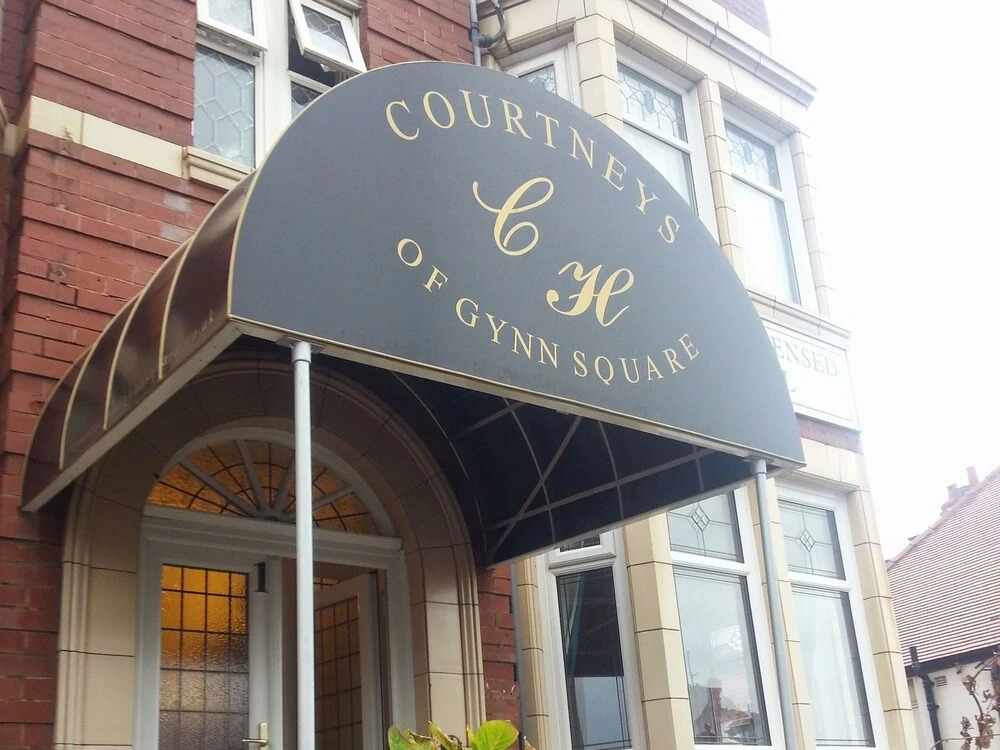 Courtneys Of Gynn Square