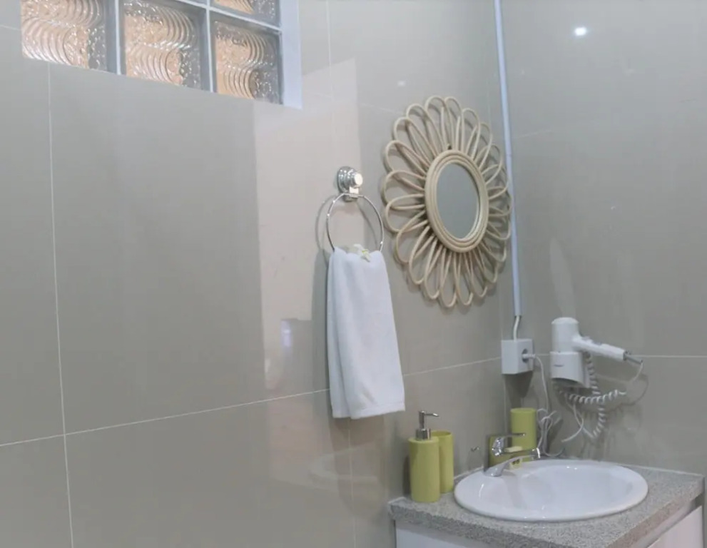 Esperanza Luxury Inn Hotel
