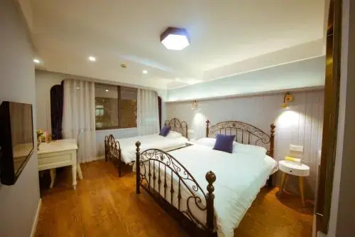 Blooming Lotus Hostel