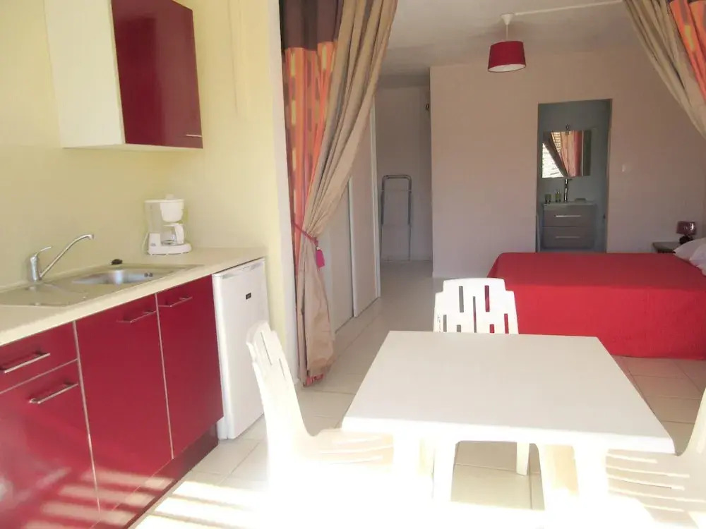 Studio in Le Gosier, With Enclosed Garden and Wifi - 280 m From the Be