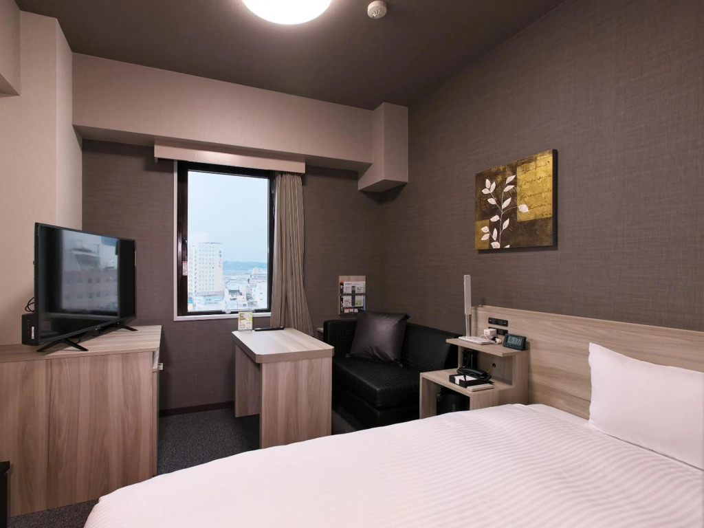 Hotel Route-Inn Toyama Ekimae