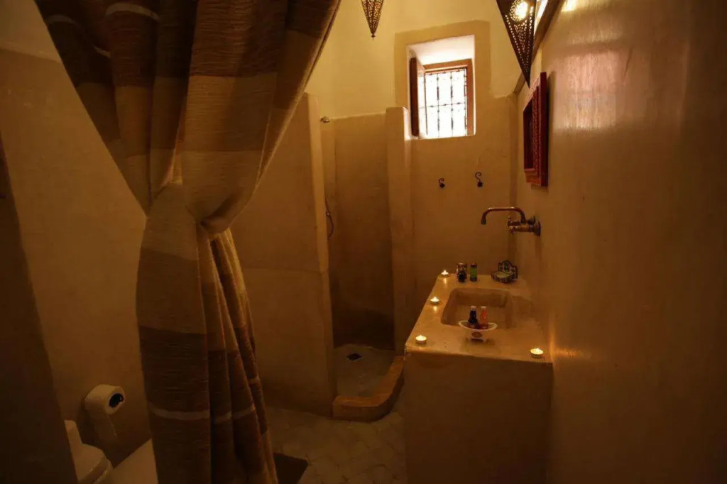 Riad white flowers