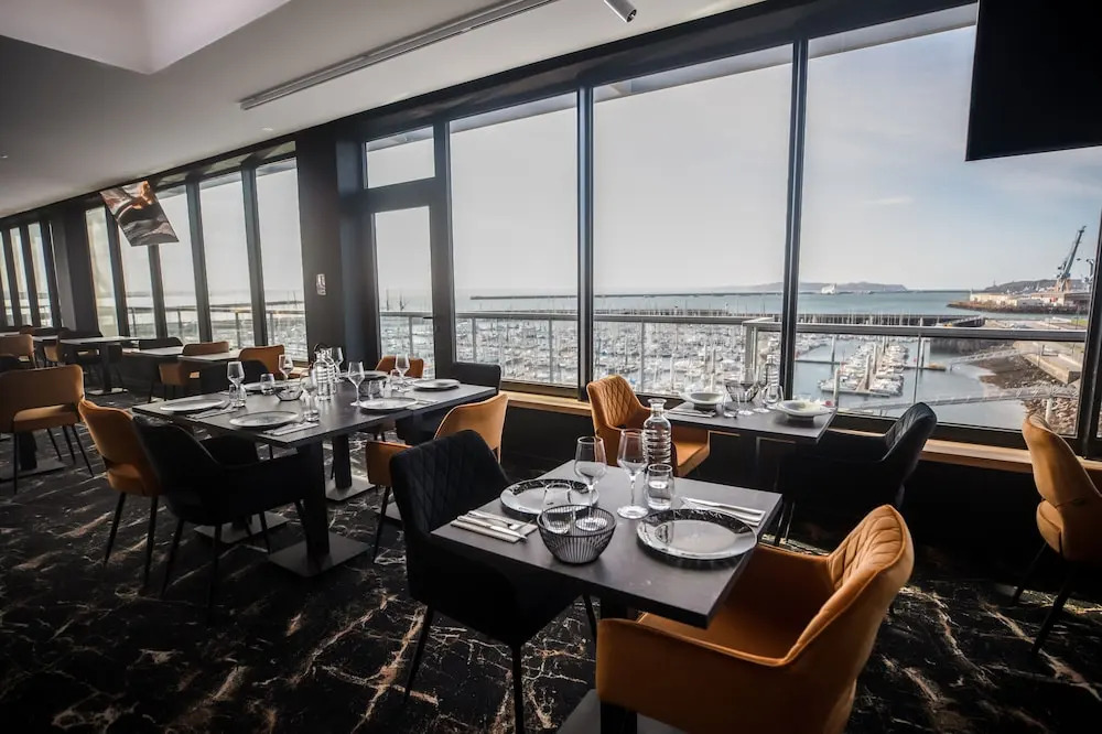 Le Barracuda & Spa, pieds dans leau, vue mer, espace bien-être offert