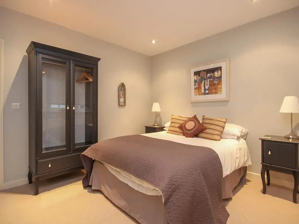 Flat 1, 32 Newcomen Road
