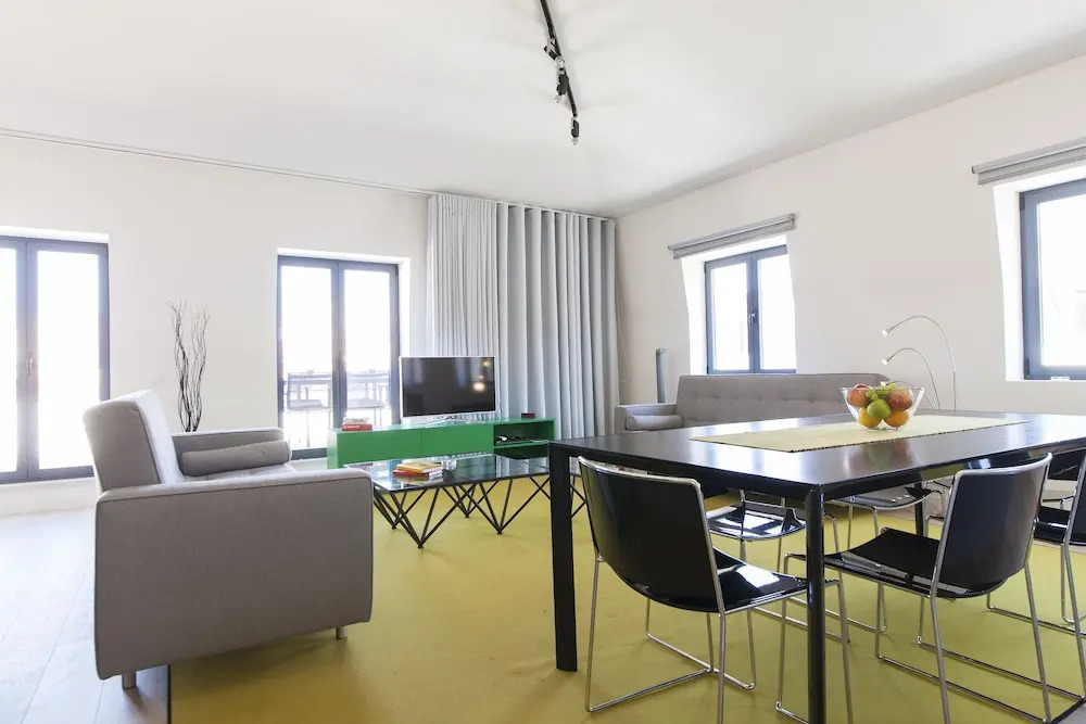 GuestReady - Central stylish home with parking