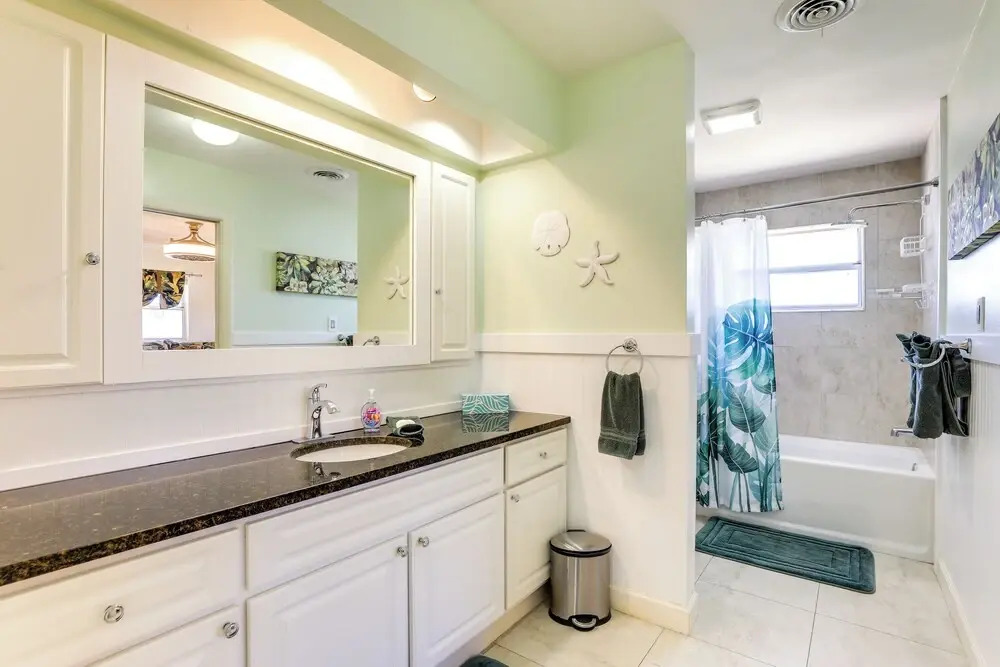 Sarasota House w/ Private Pool - 4 Mi to Beach!