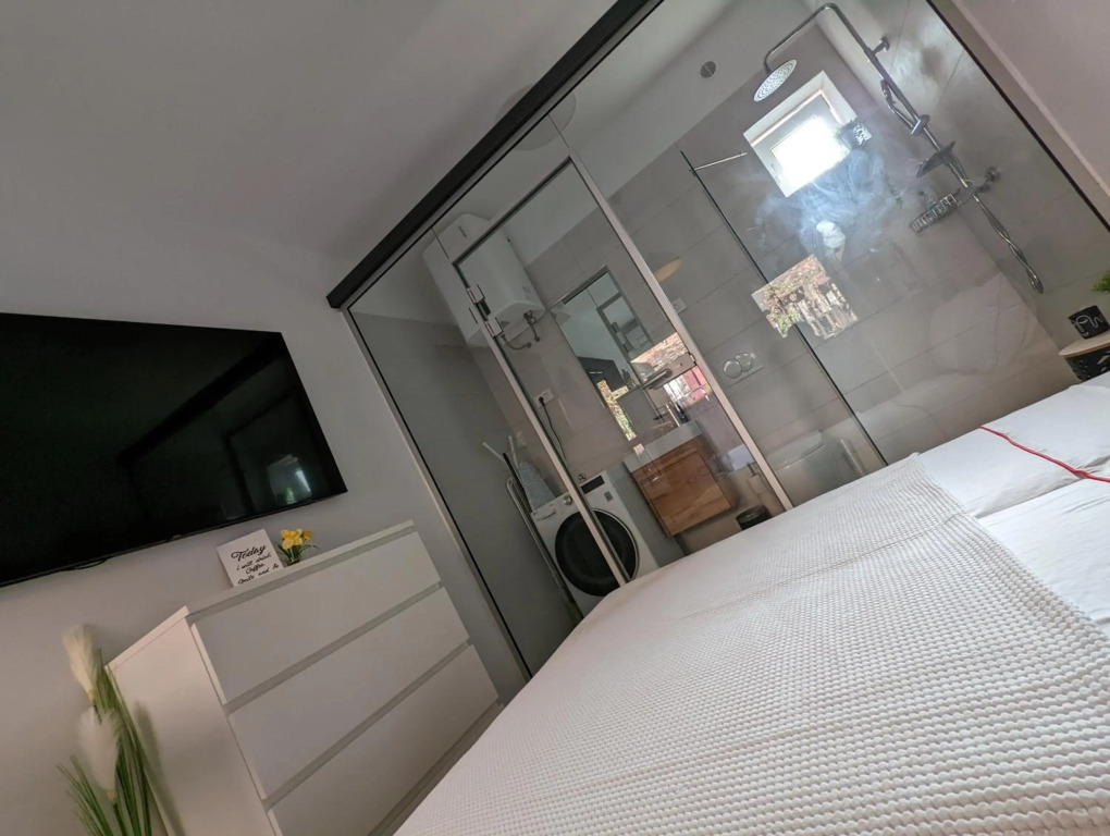 Modern Central Studio in Courtyard Building w Floor Heating, 65'' TV, Washer-Dryer & Patio