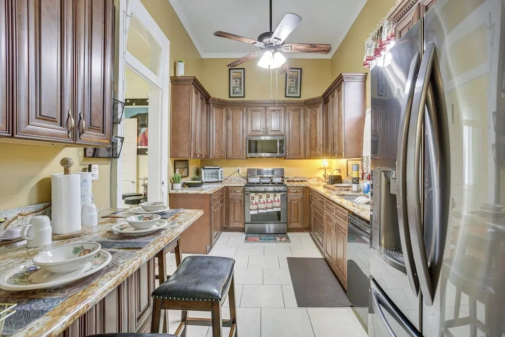 Nola Home w/ Front Porch ~ 1 Mi to French Quarter