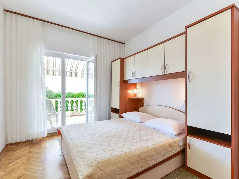 Apartments in House Liveric, in Vir at the beach