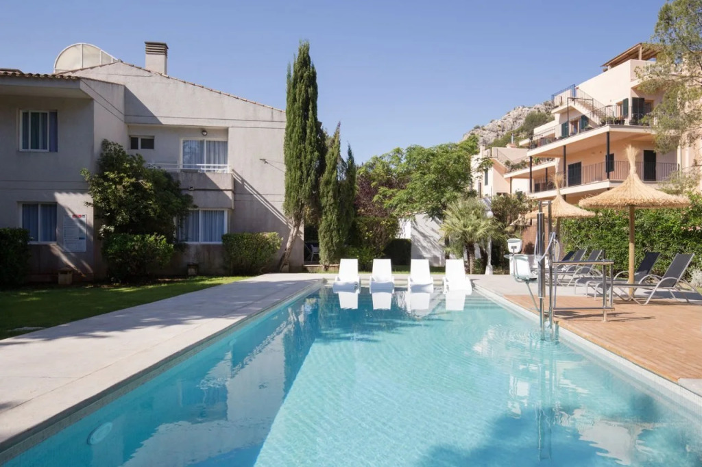 Cabot Las Velas Apartments