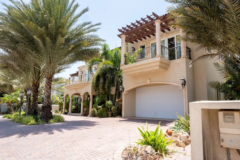 Malmok Luxury Villa